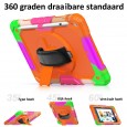 iPad 10.2 (2019 & 2020 & 2021) case / hoes met screenprotector, handriem en schouderriem voor kinderen en scholen - Kleurrijk Oranje